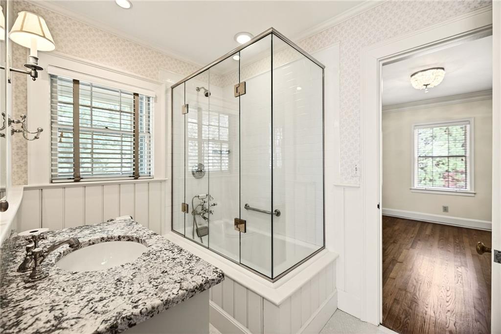 596 W Wesley Road NW