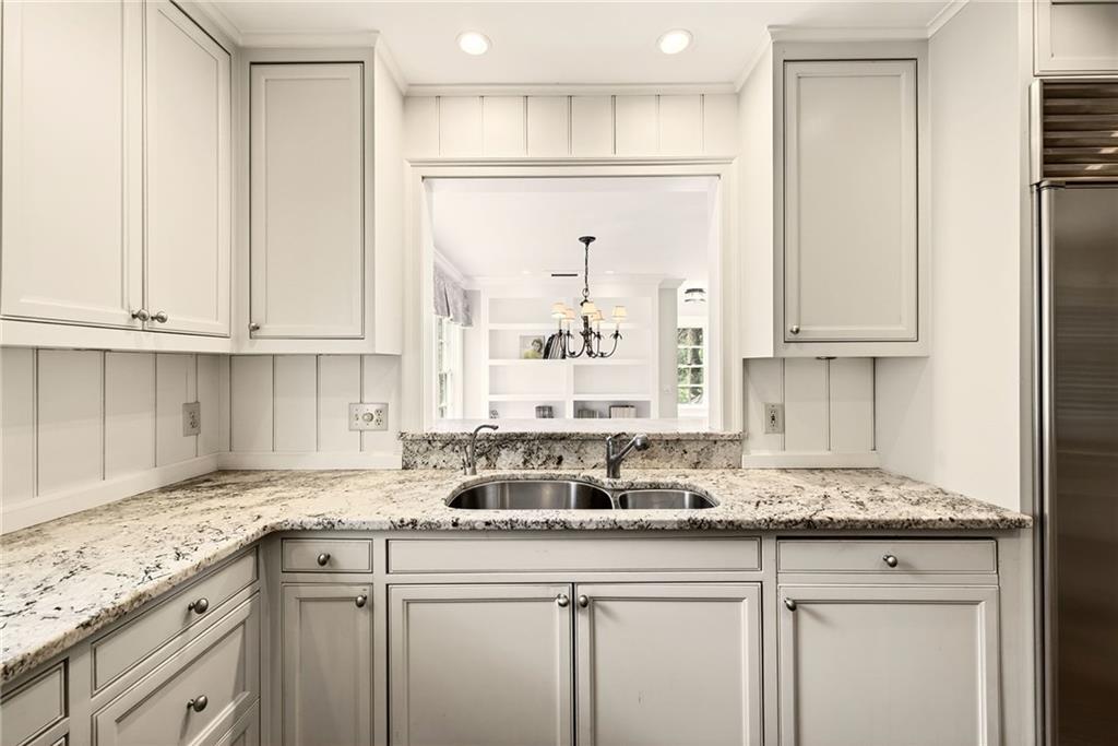 596 W Wesley Road NW