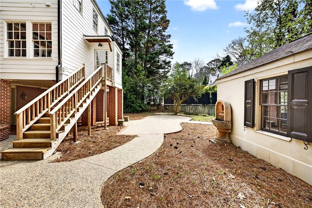 596 W Wesley Road NW