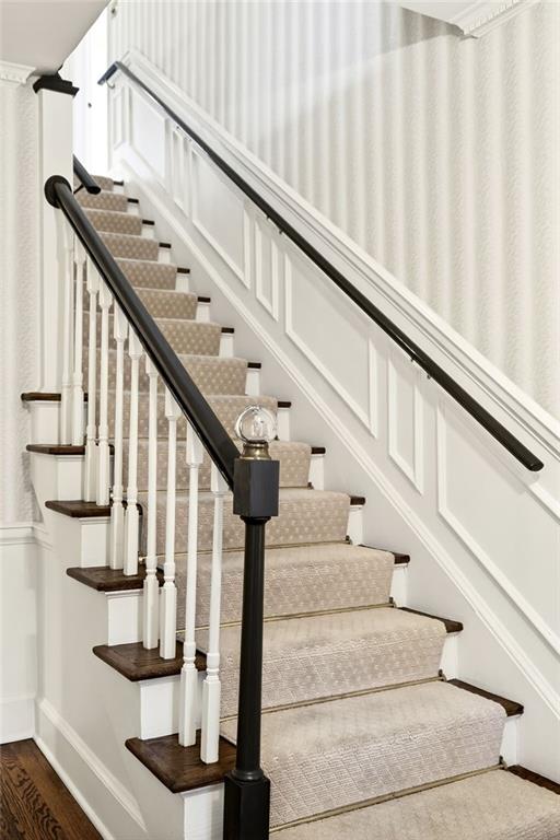 596 W Wesley Road NW