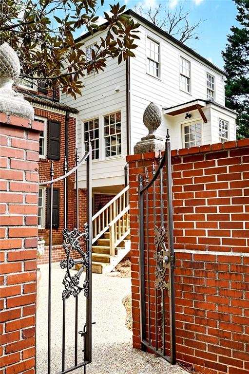 596 W Wesley Road NW