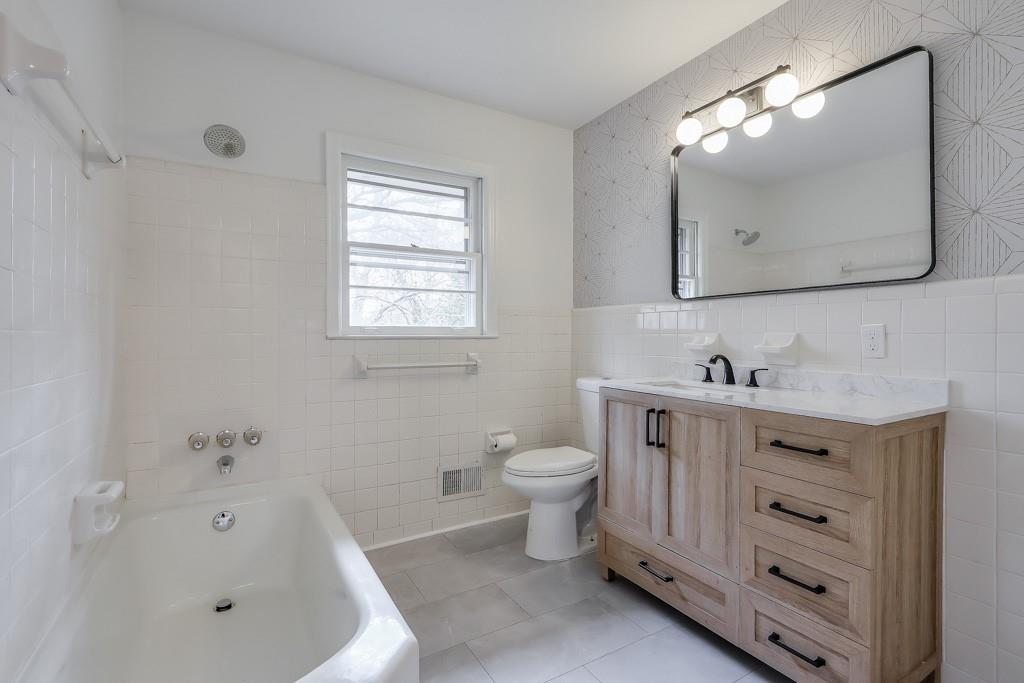 1055 Tuxedo Drive