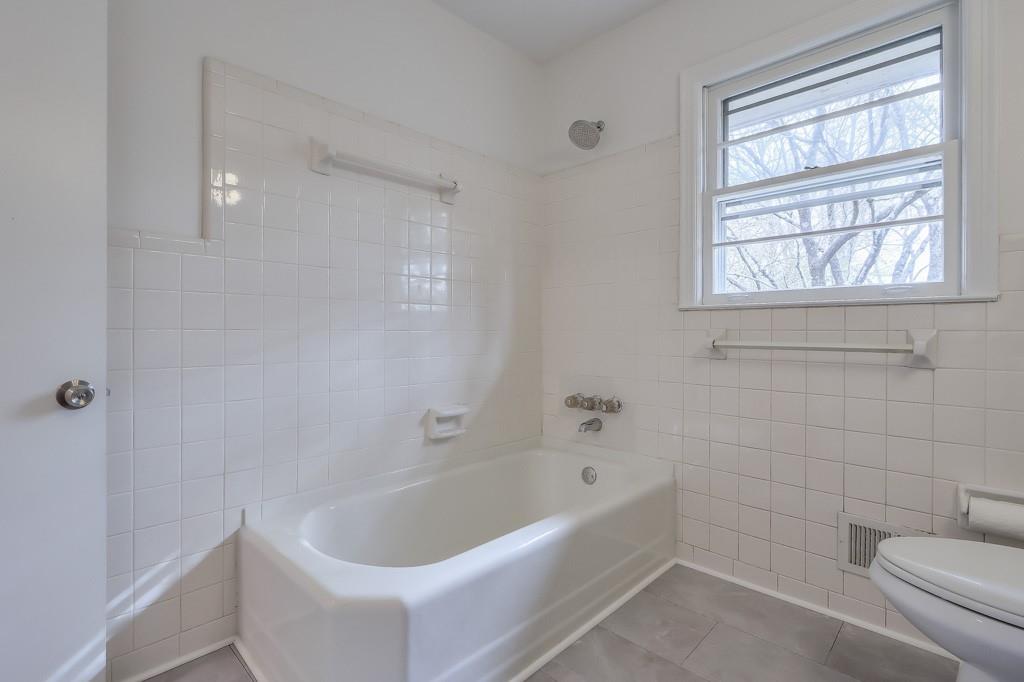 1055 Tuxedo Drive