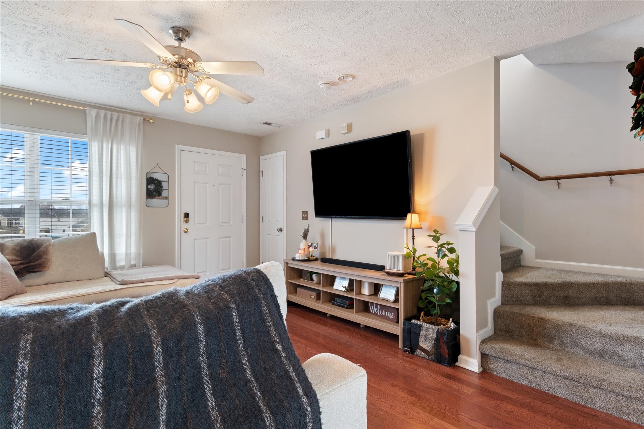 127 Cataract Dr