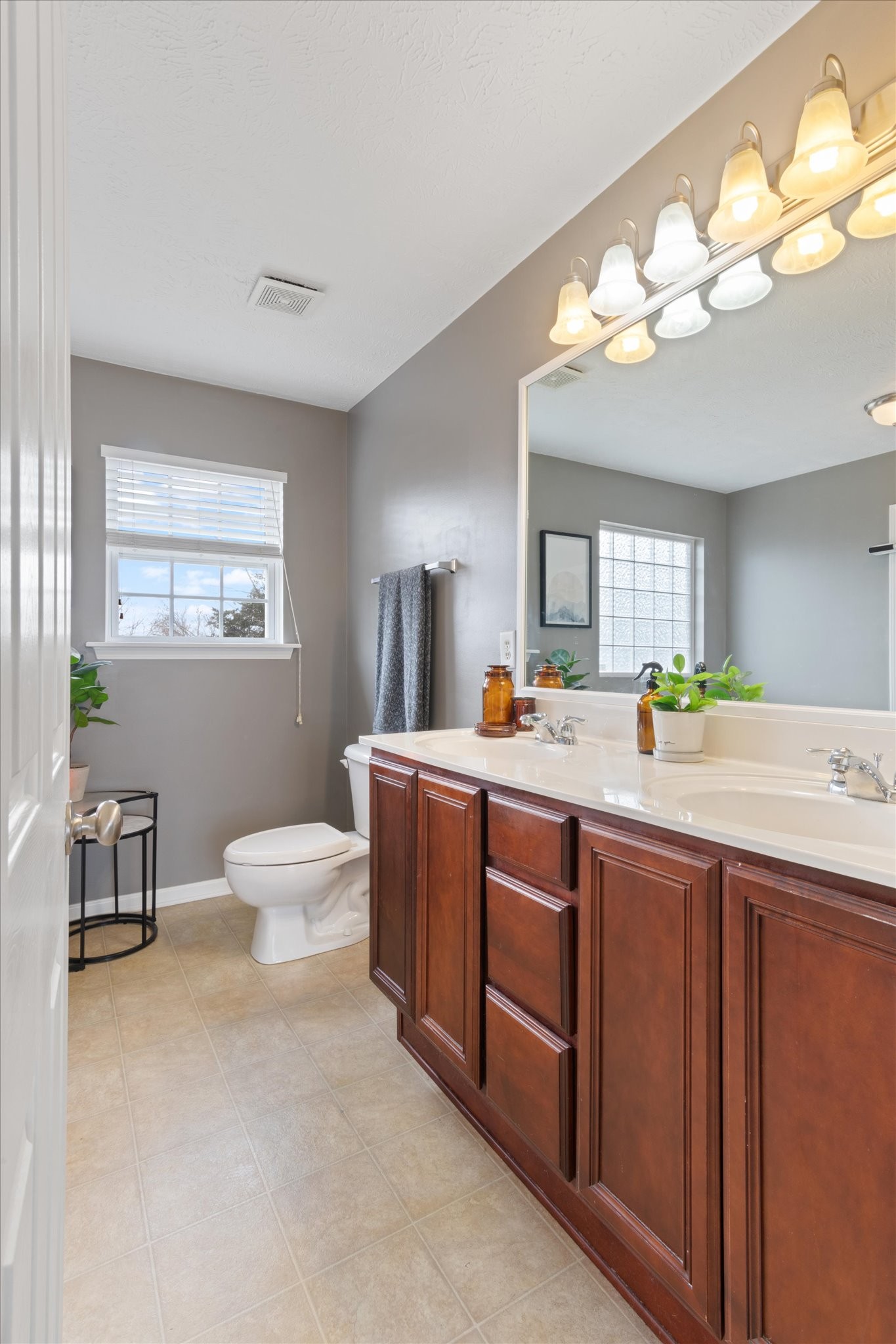 127 Cataract Dr
