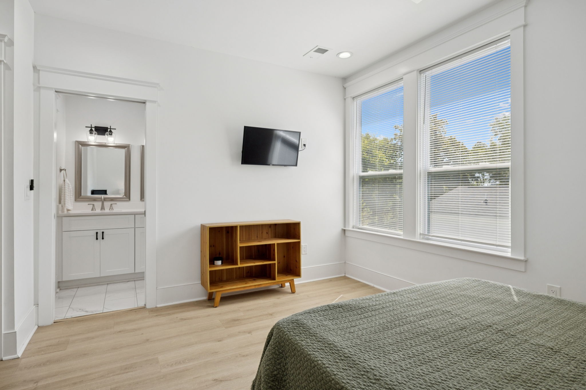 1621 9th Ave, N Unit: B