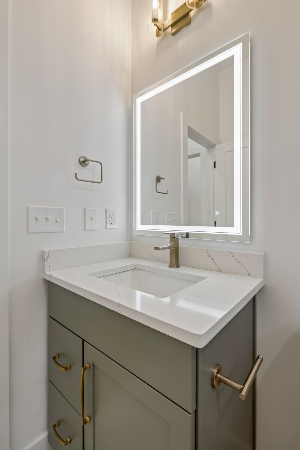 3213 Resha Ln Unit: B