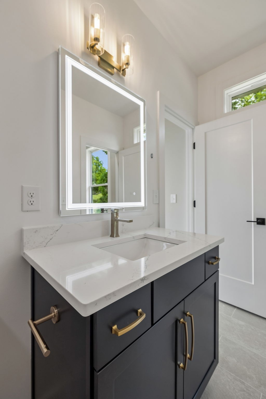 3213 Resha Ln Unit: B