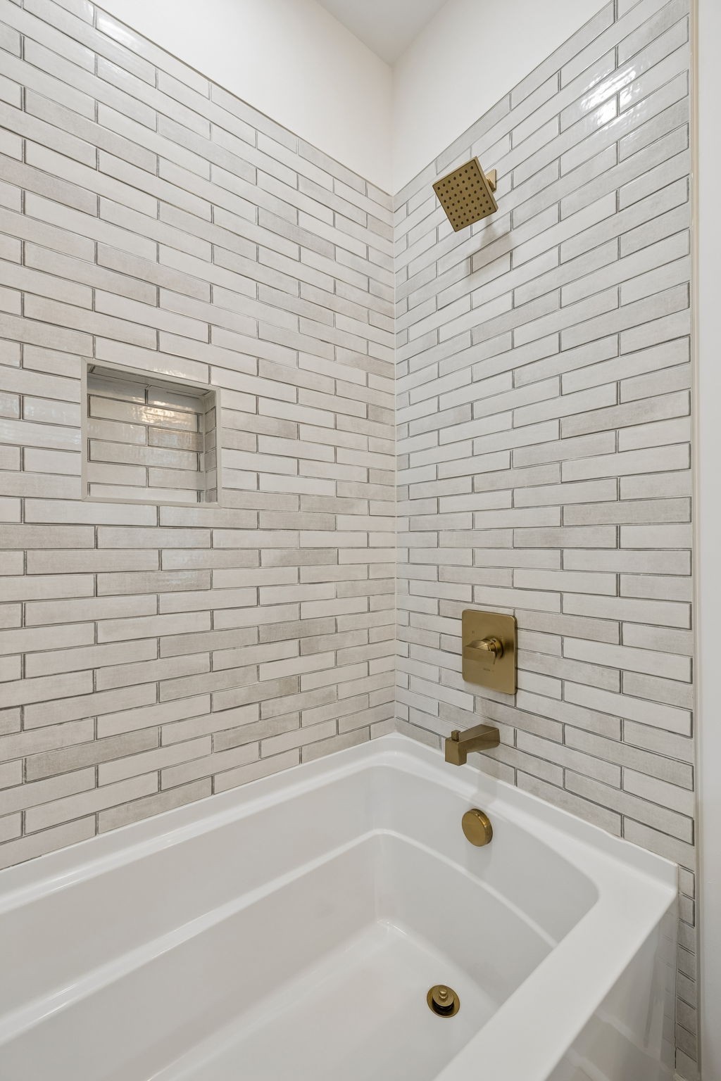 3213 Resha Ln Unit: B