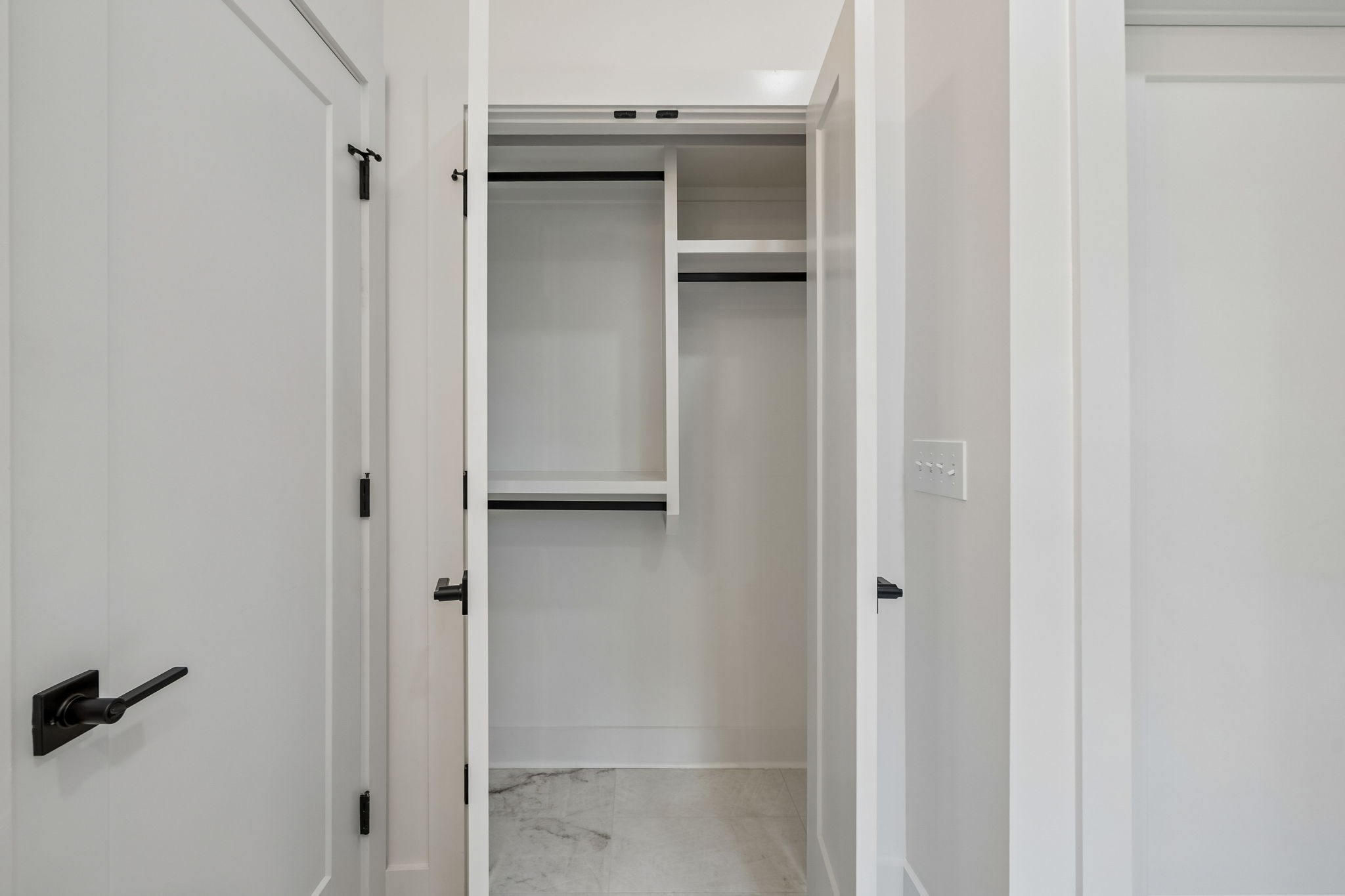 3213 Resha Ln Unit: B