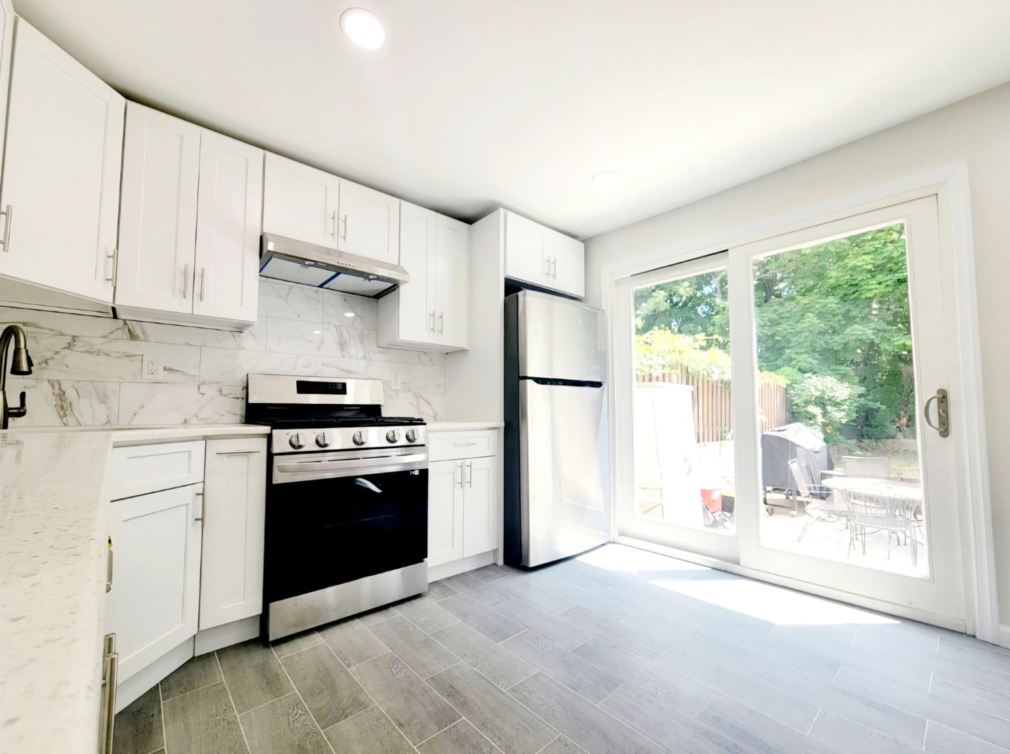 320 COLUMBIA AVE Unit: 1