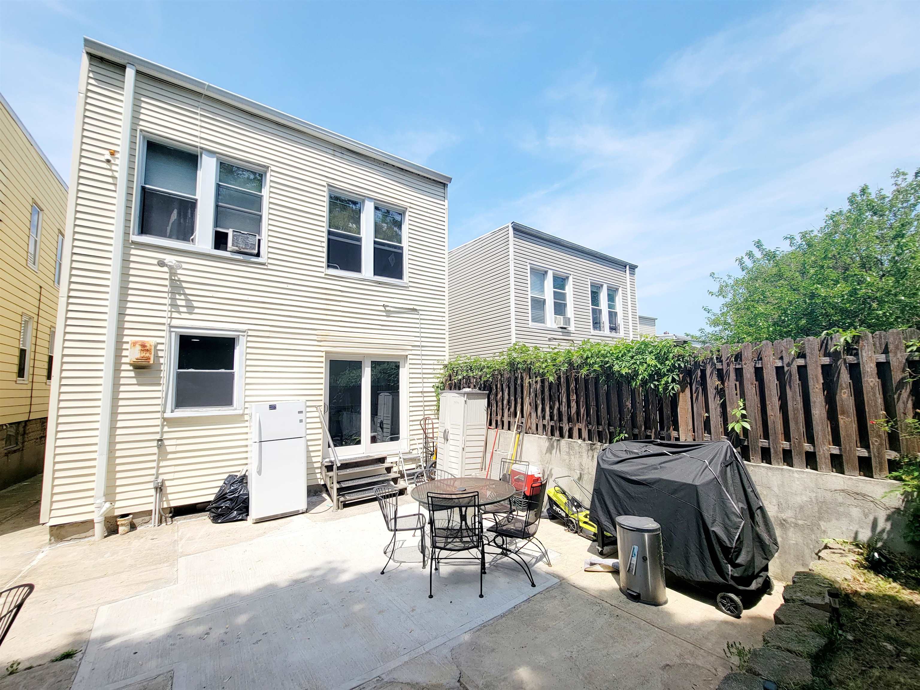 320 COLUMBIA AVE Unit: 1