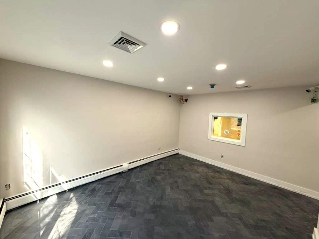 650 BERGEN AVE