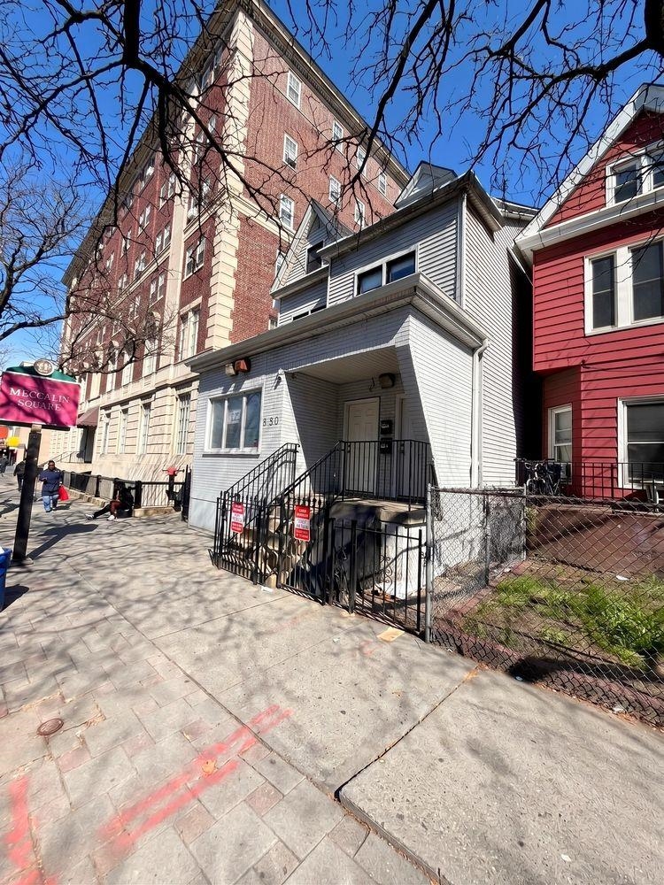 650 BERGEN AVE
