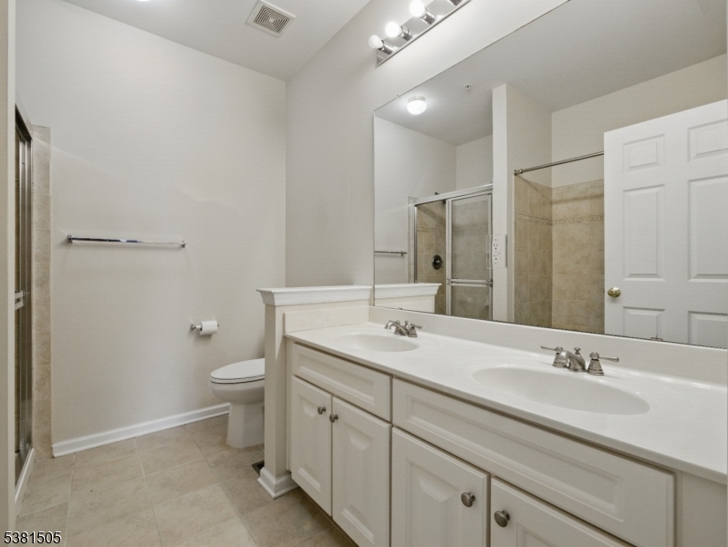 1007 Cunningham Ct 1007