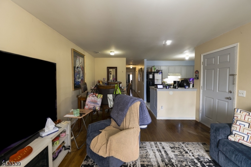 297 Avon Ave