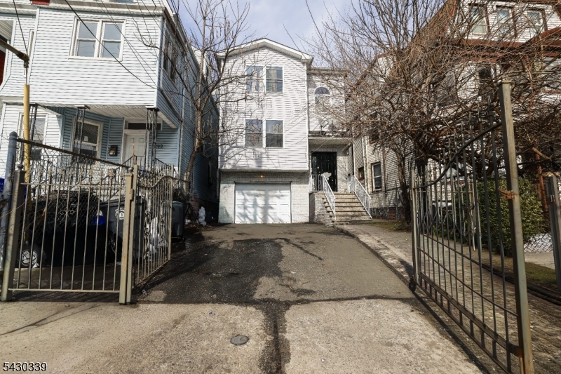 297 Avon Ave