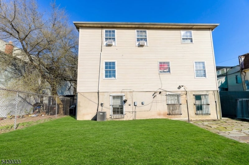 289-291 S 7Th St