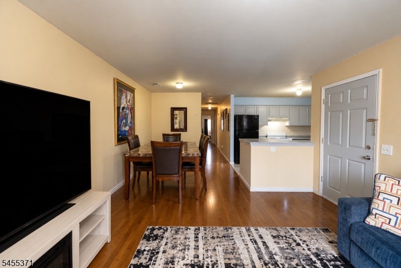 297 Avon Ave