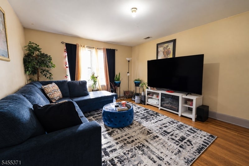 297 Avon Ave