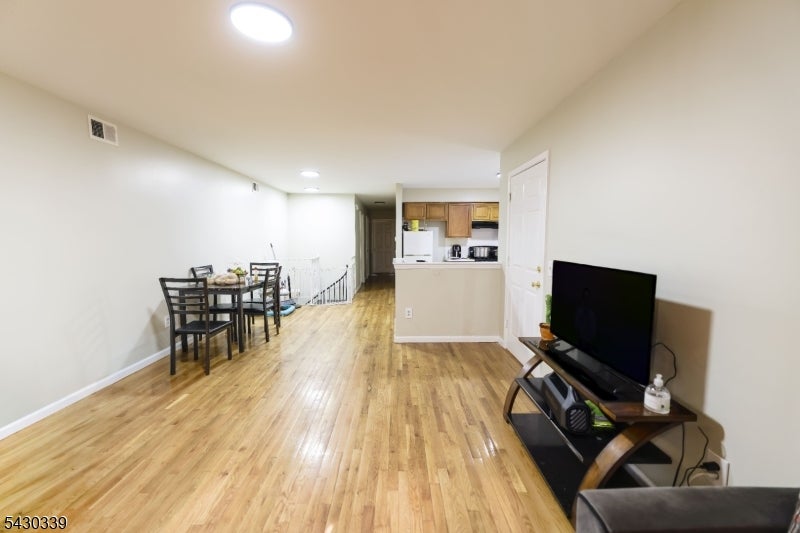 297 Avon Ave