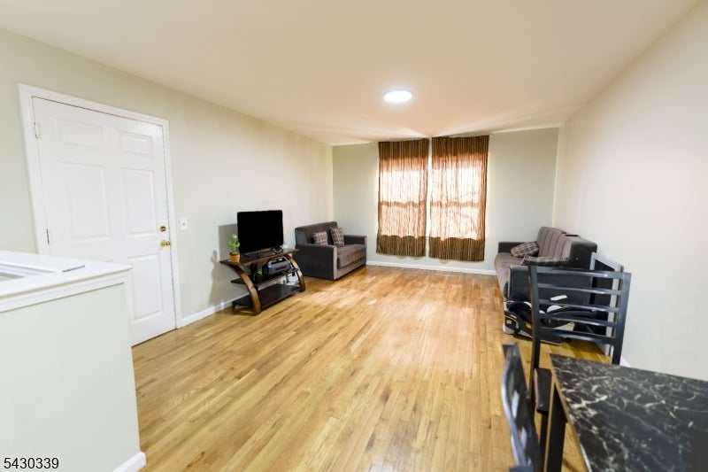 297 Avon Ave