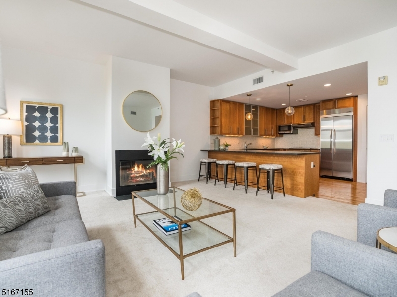 85 Park Ave Unit: 402