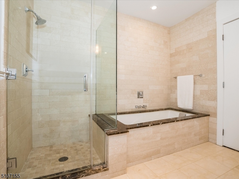 85 Park Ave Unit: 402