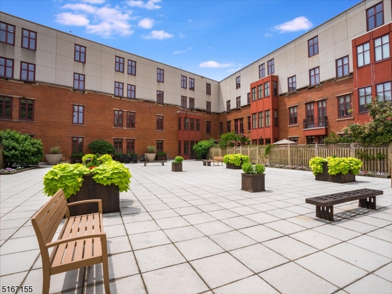 85 Park Ave Unit: 402