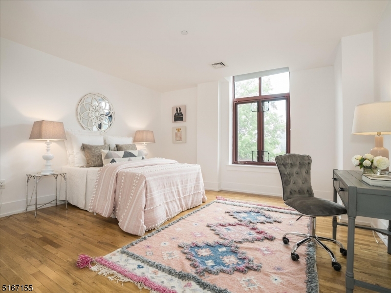 85 Park Ave Unit: 402