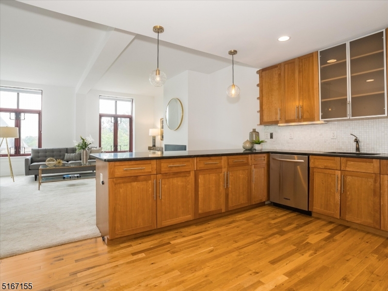 85 Park Ave Unit: 402