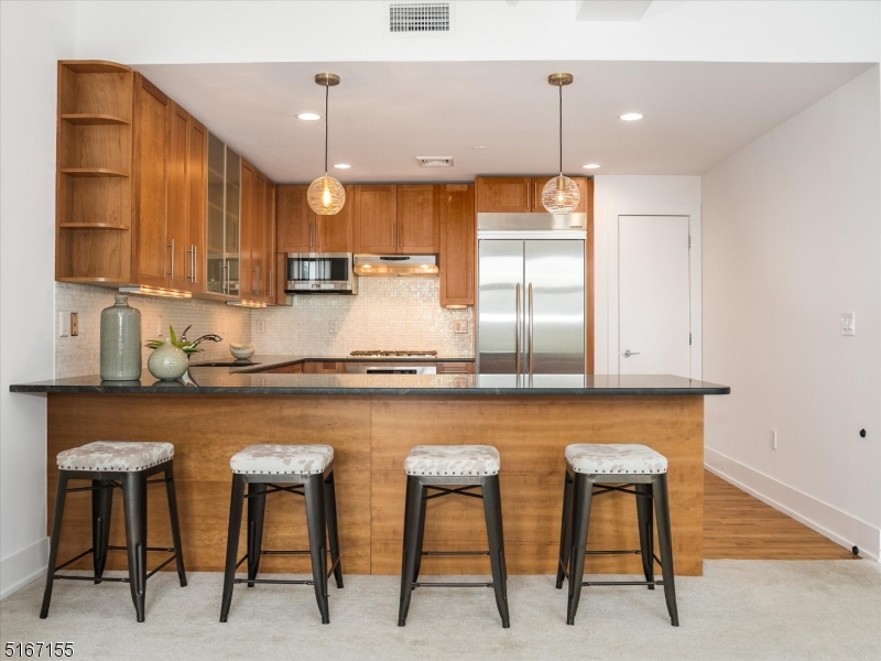 85 Park Ave Unit: 402