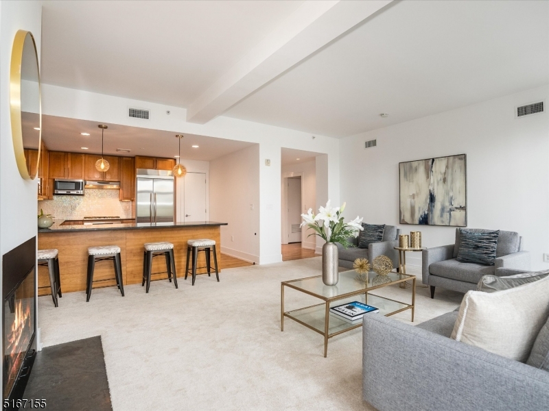 85 Park Ave Unit: 402