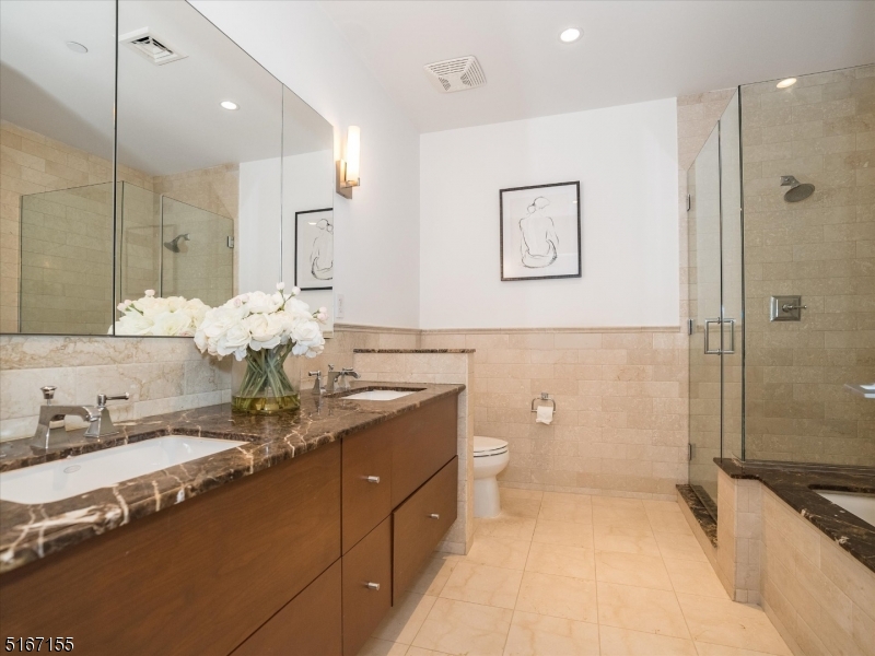 85 Park Ave Unit: 402
