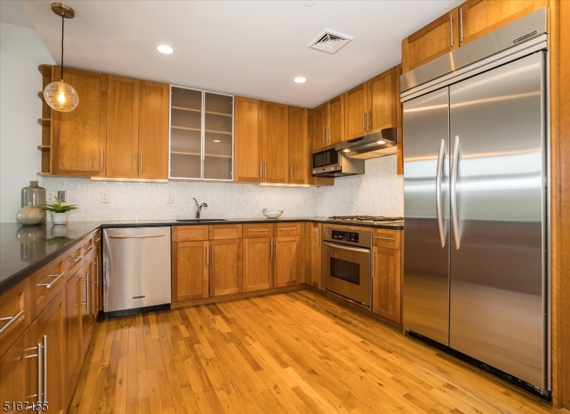 85 Park Ave Unit: 402