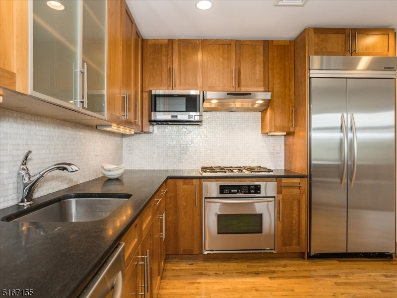 85 Park Ave Unit: 402
