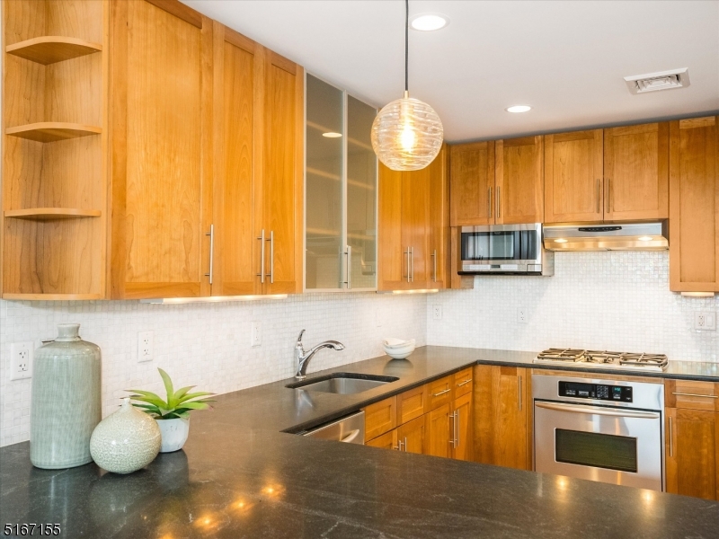 85 Park Ave Unit: 402