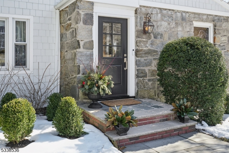 63 Fuller Ave