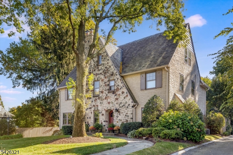 13 Ferncliff Ter