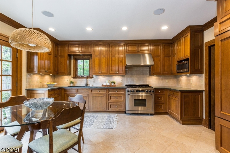 13 Ferncliff Ter