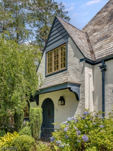285 Linden Ave