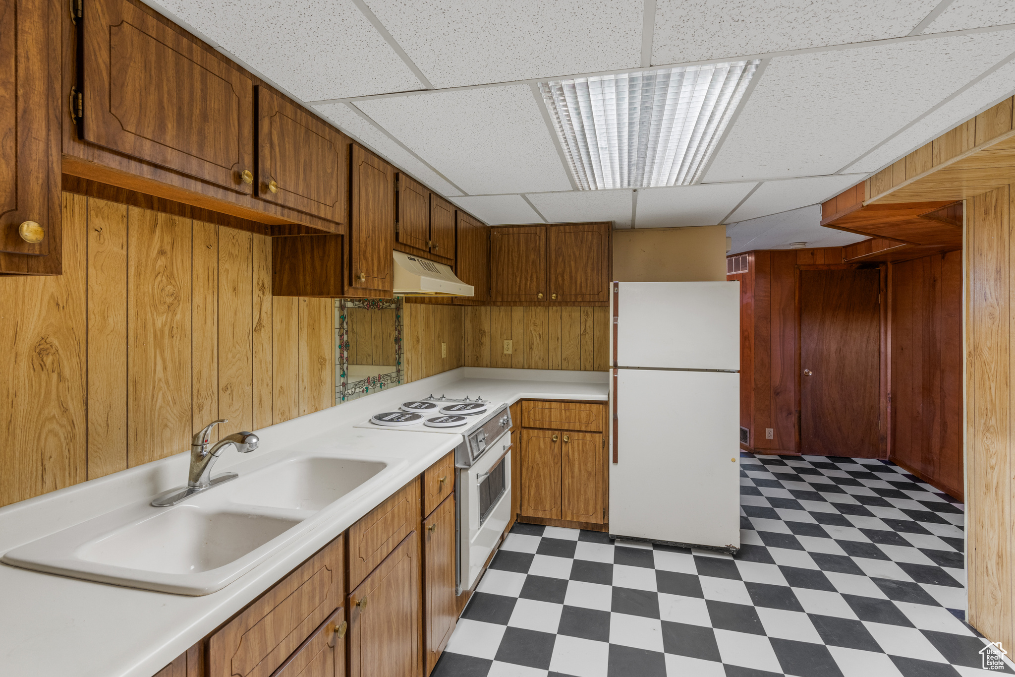 1310 HENDERSON DR