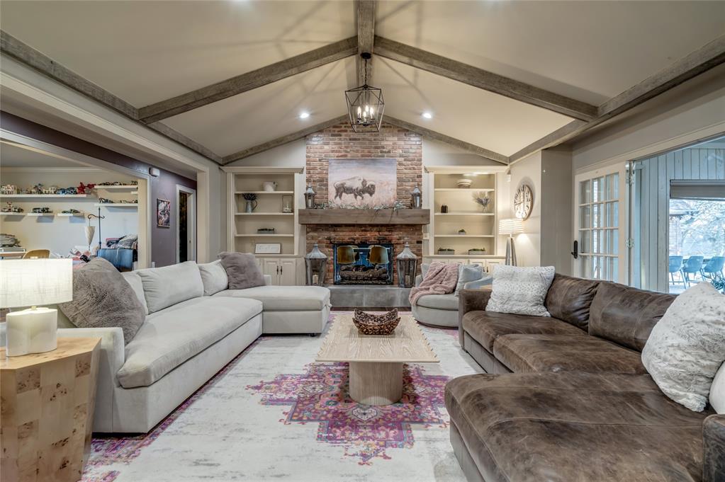 808 Rock Hollow Road