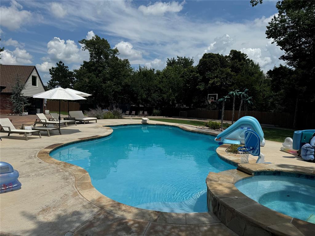 808 Rock Hollow Road