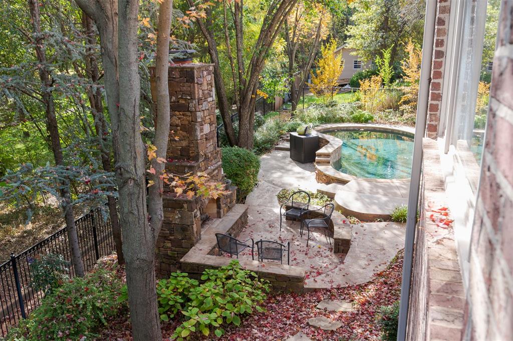 1124 Caines Hill Road