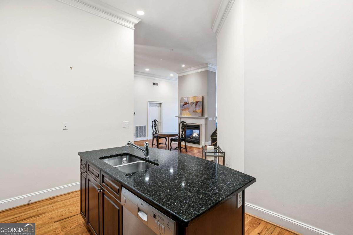 417 Clairemont Avenue # 319