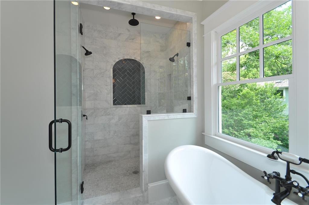 2922 Lookout Place NE