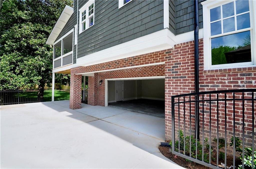 2922 Lookout Place NE