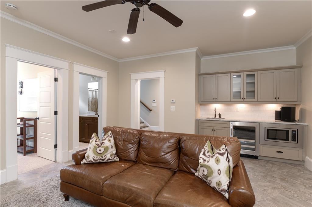 2922 Lookout Place NE