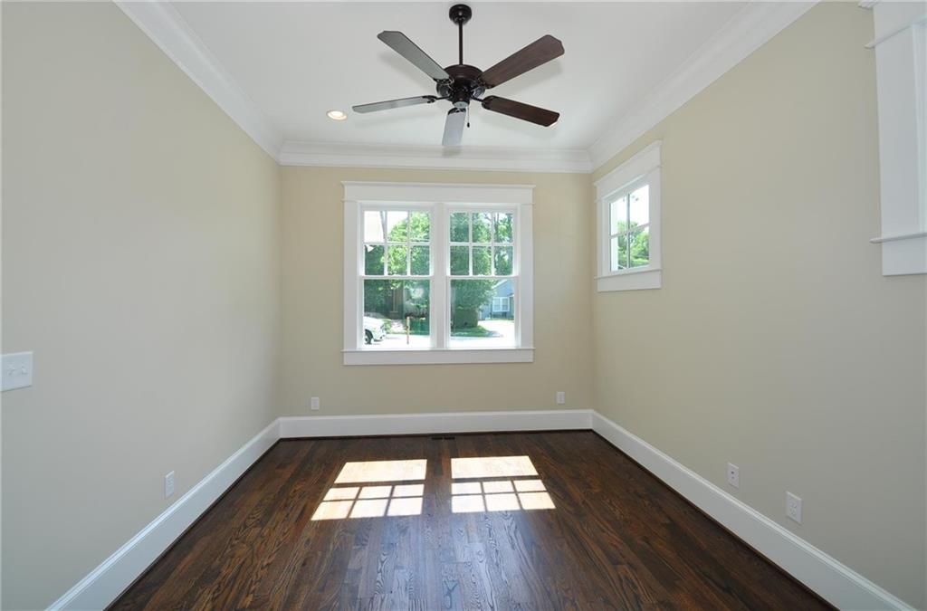 2922 Lookout Place NE